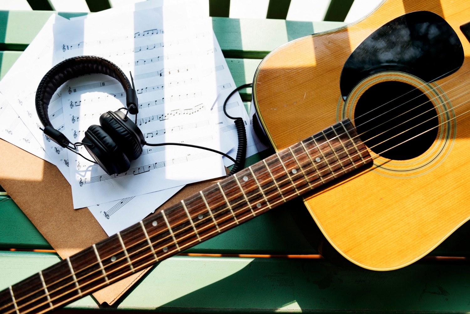 Consumabilele din Domeniul Muzical: Esențiale pentru Performanță și Înregistrare Muzicală